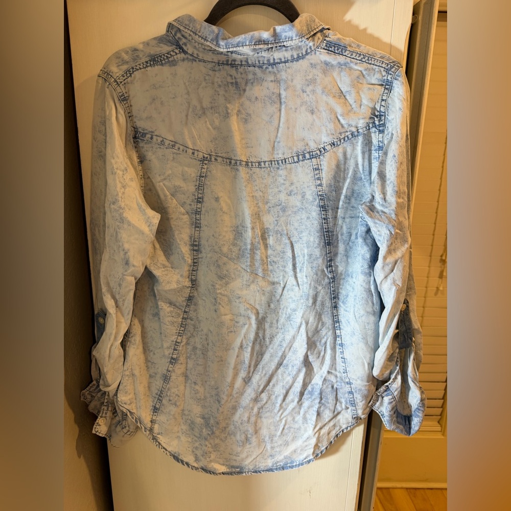 Thread + Supply Tencel Acid Wash Button Down Shirt Size Medium! - Picture 4 of 4
